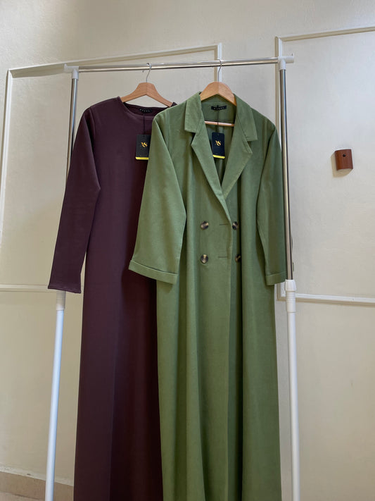 Ensemble d’un manteau et une robe basique